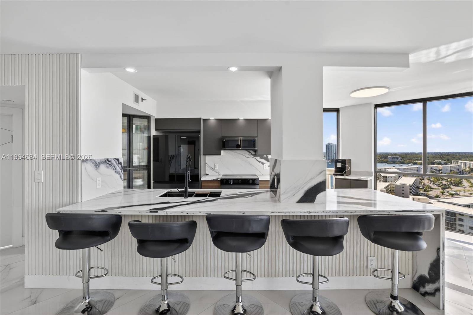 1000 Island Blvd-RENOVATEDAventura - 1000 ISL BLVD WILLIAMS IS condo unit 1710 - picture