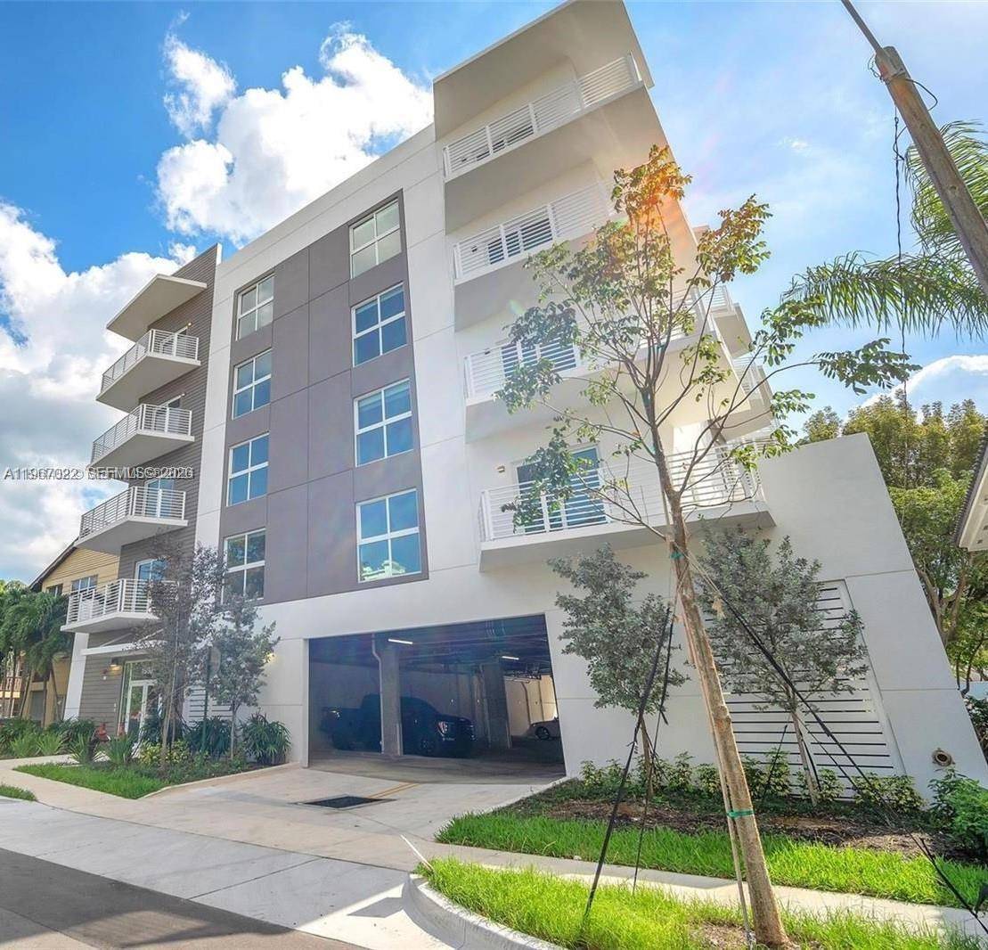 1938 Jackson StHollywood - AESTHETIC APARTMENTS condo unit 202 - picture