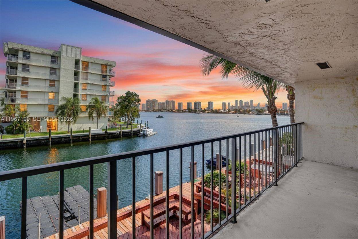 2689 NE 165th StNorth Miami Beach - LAKEVIEW TOWNHOUSES CONDO condo unit 56 - picture