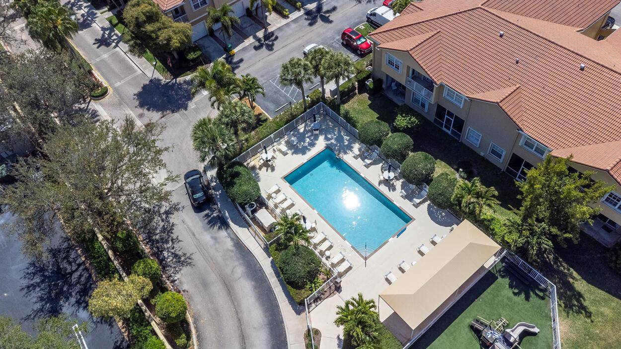 110 LighthouseTequesta - TEQUESTA TRACE CONDO condo unit H - picture