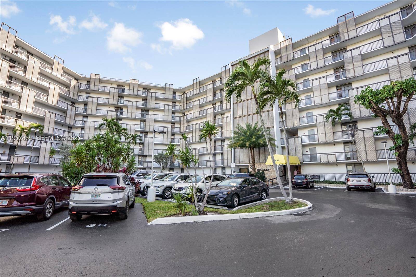 20500 W Country Club DrAventura - Condo 5+ Stories,Condo condo unit 607 - picture