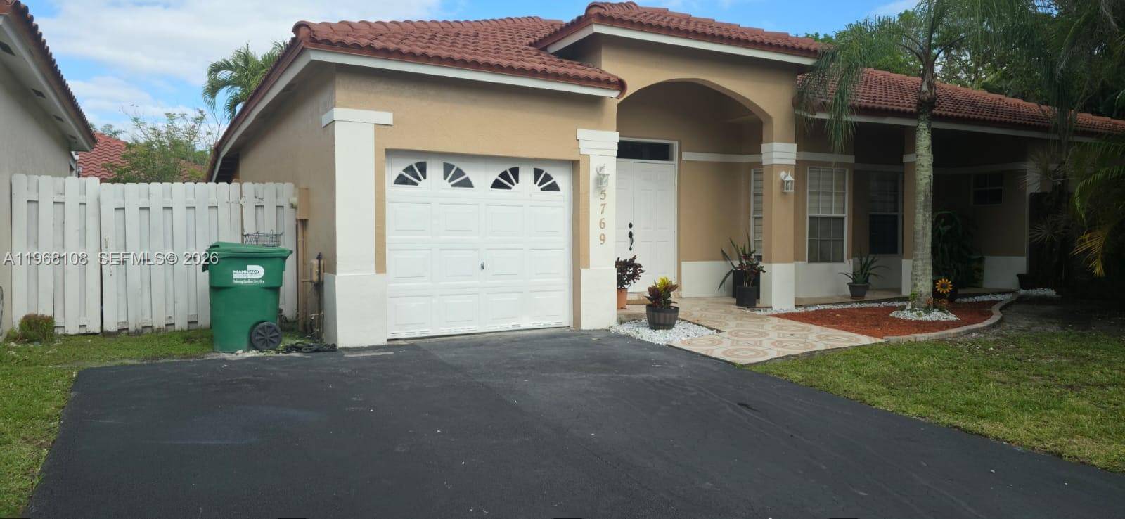 5769 NW 99th AveDoral - picture