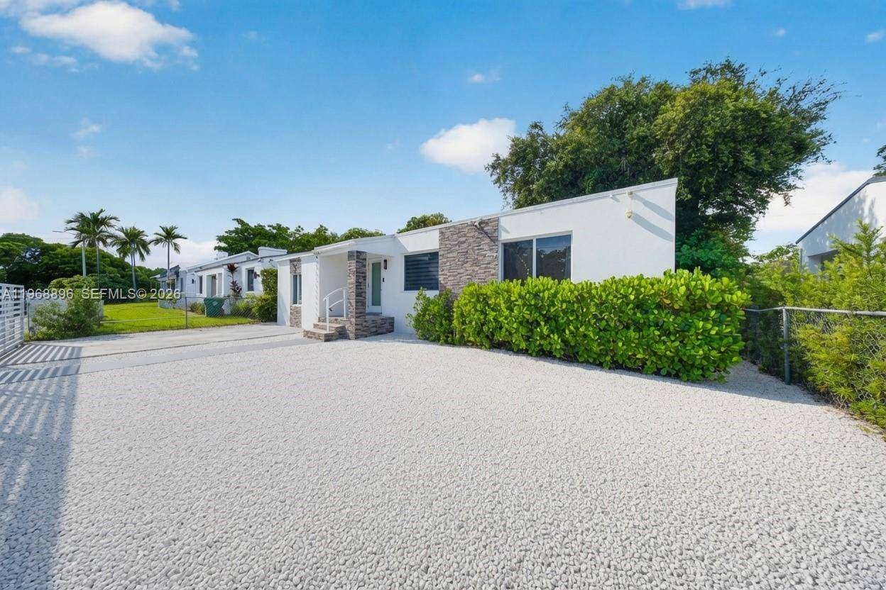231 NW 44th StMiami - picture