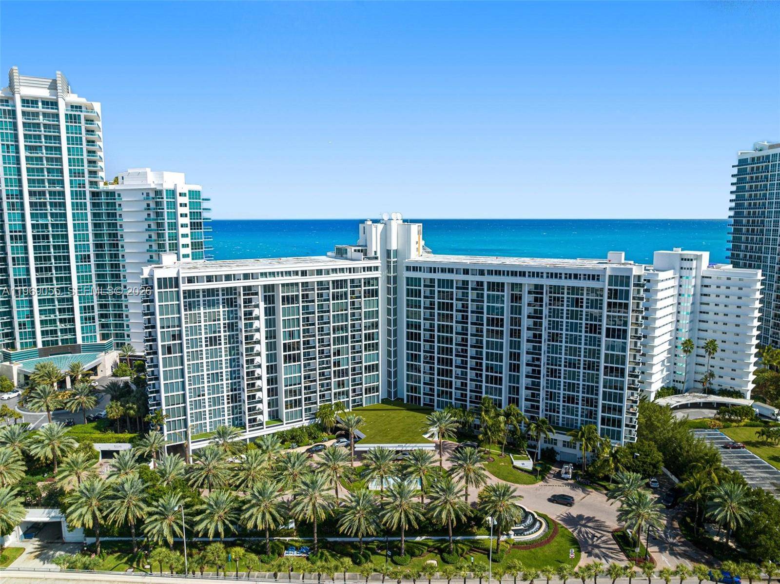 10275 Collins AveBal Harbour - Condo/Co-Op/Annual,Condo condo unit 102 - picture