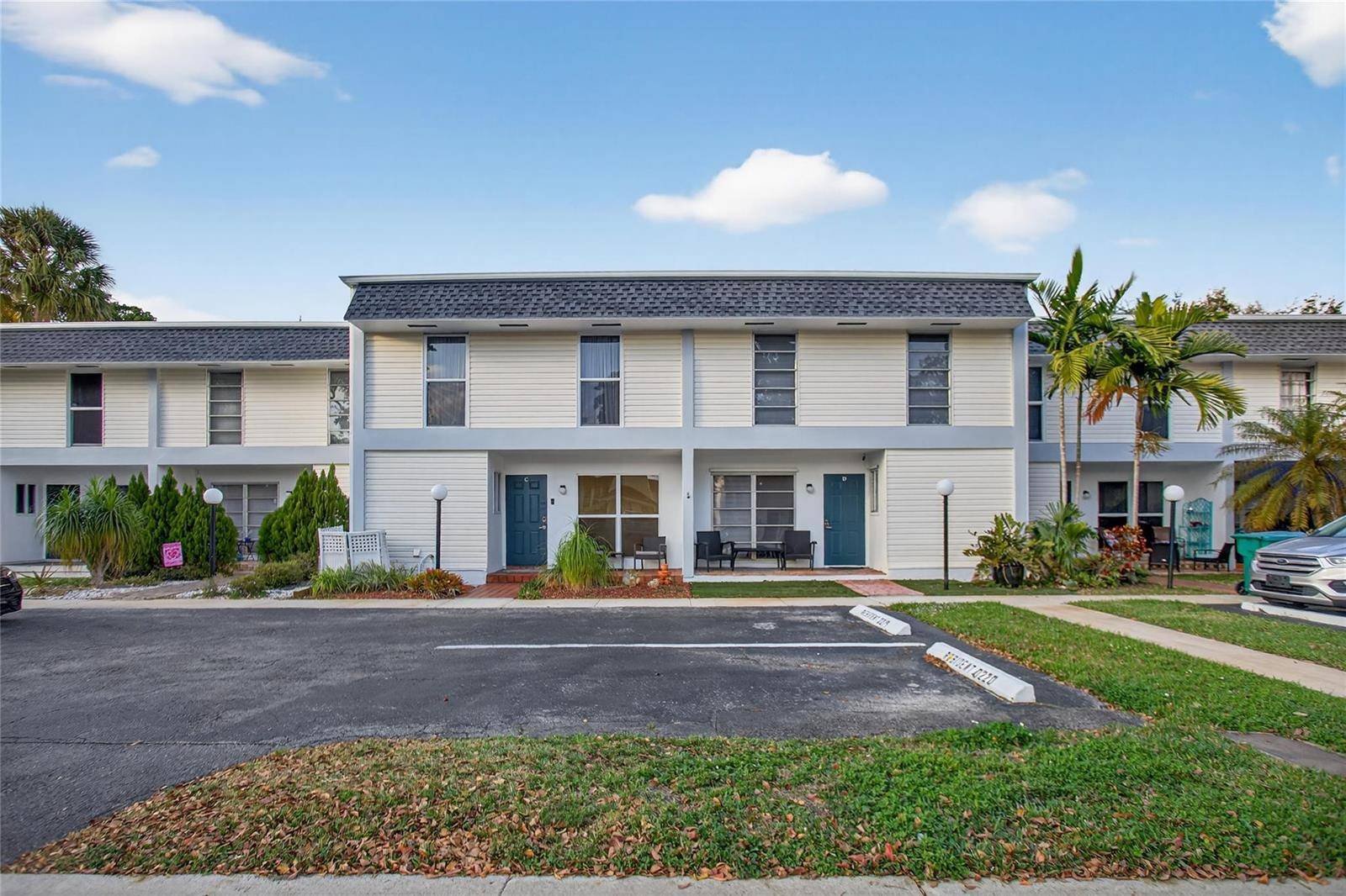 3331 FarragutHollywood - Townhouse condo unit 8d - picture