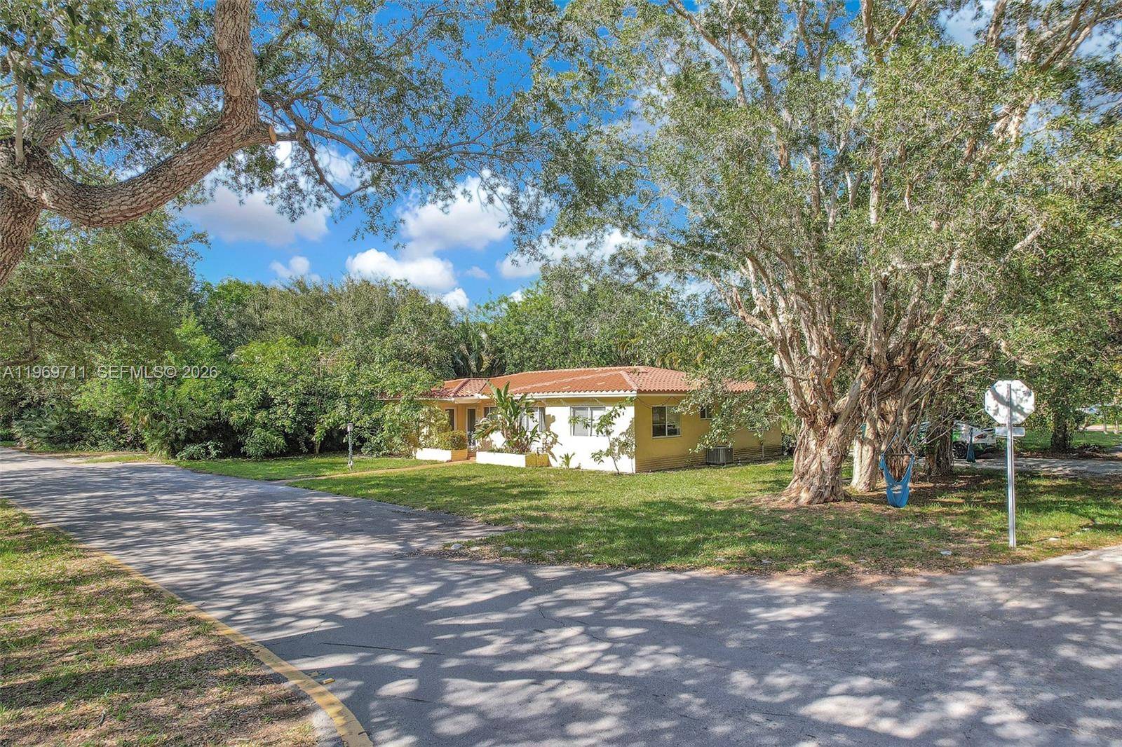 11919 NE 8th avBiscayne Park - picture