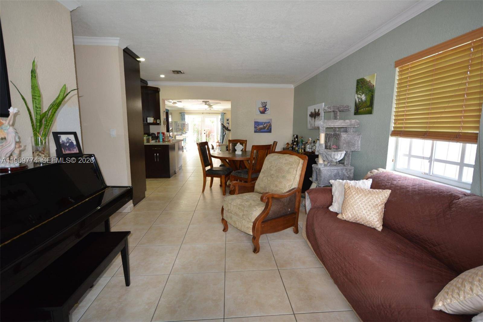 890 E 38th StHialeah - picture