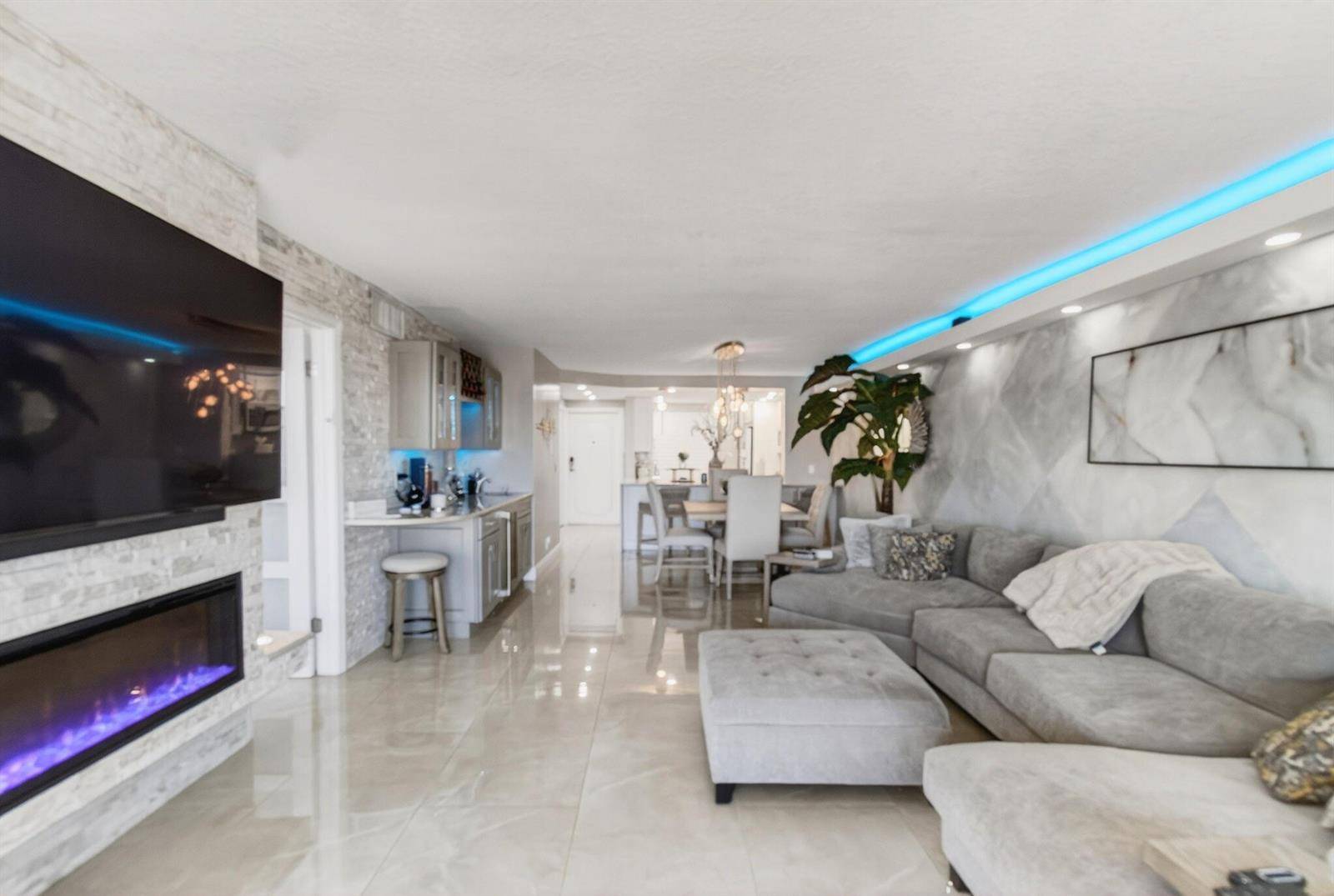 2717 FloridaDelray Beach - TROPIC BAY CONDO condo unit 423 - picture