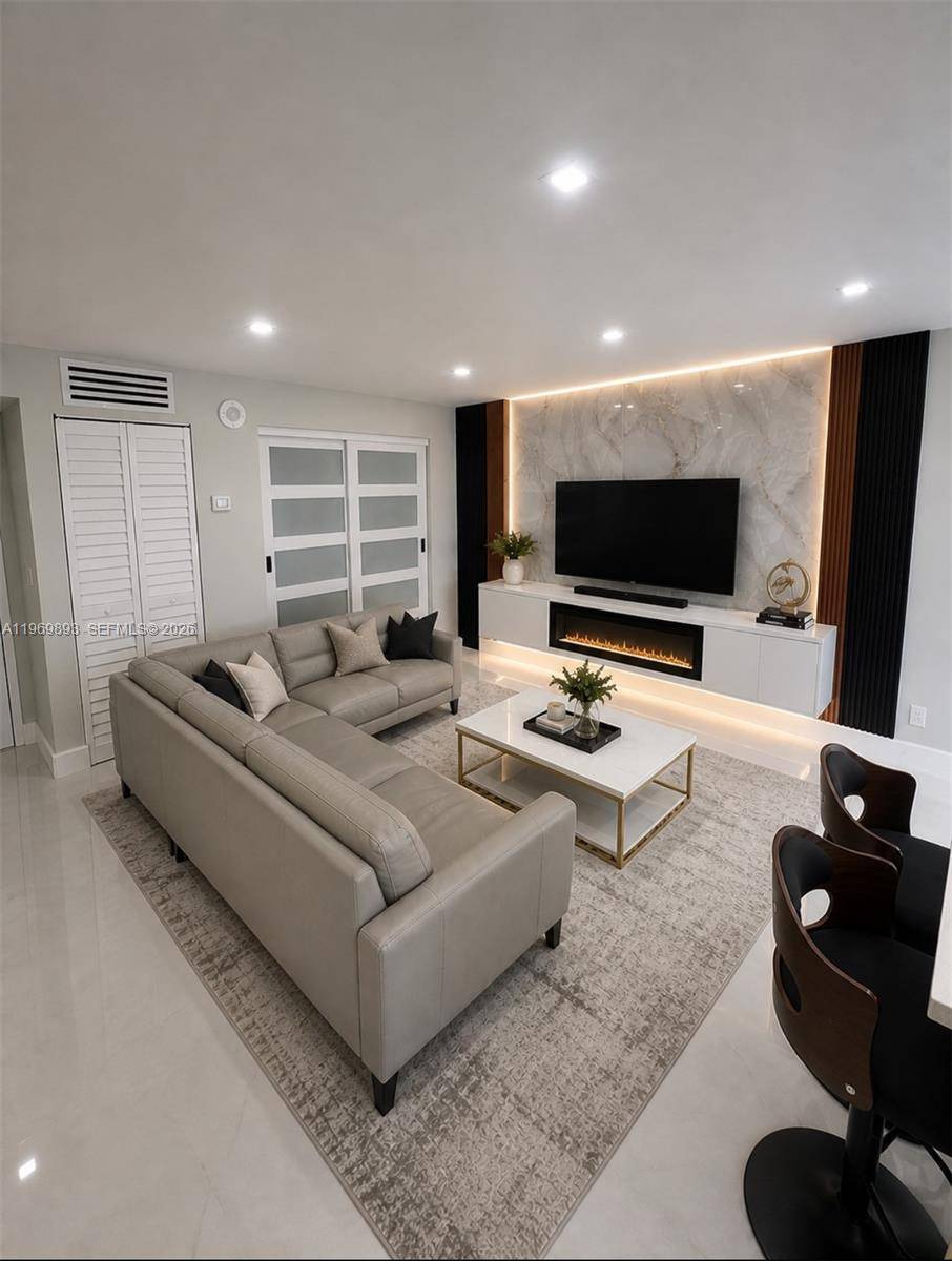 17021 N Bay RdSunny Isles Beach - Condo 5+ Stories,Condo condo unit 814 - picture