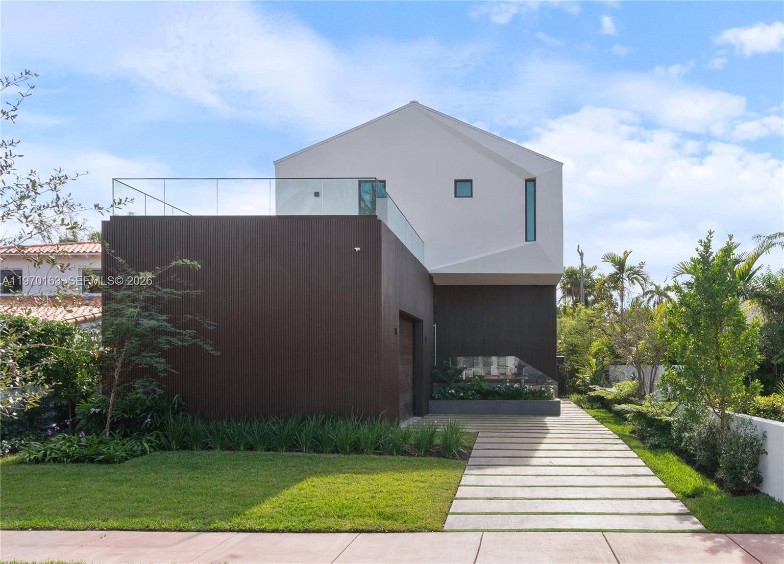 536 W 51st StMiami Beach - picture