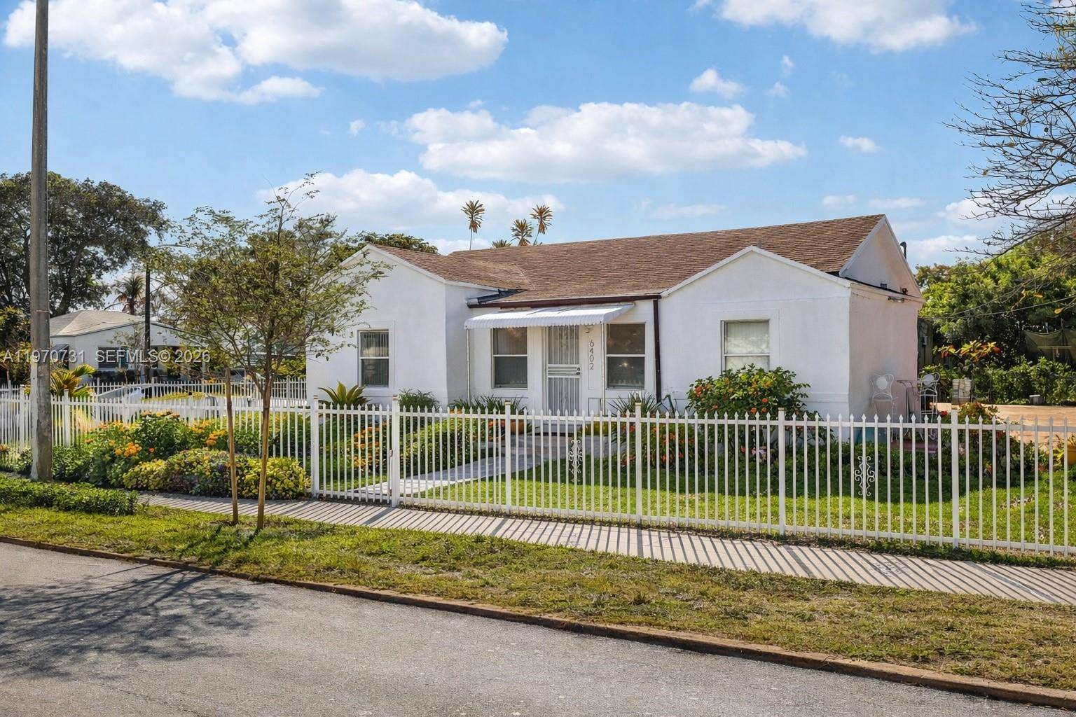 6402 NW 8th AveMiami - picture