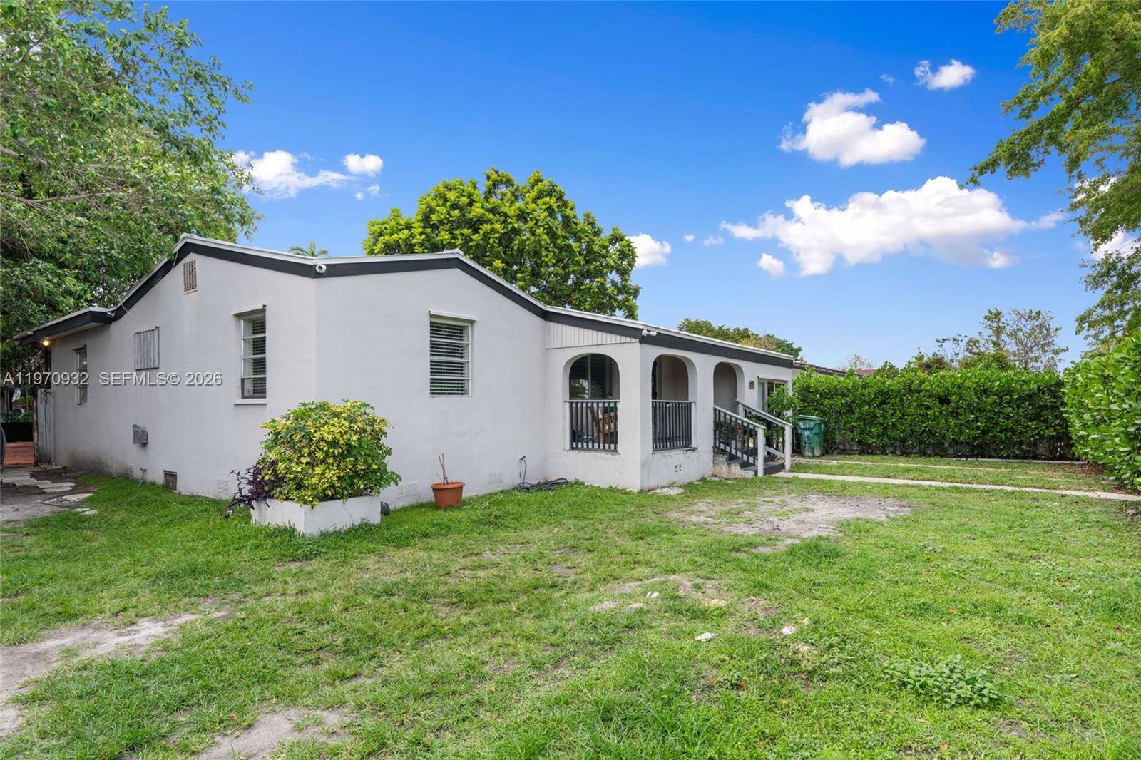 700 SW 44th PlMiami - picture