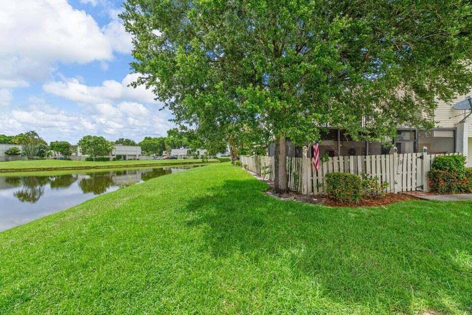 1608 Shaker CircleWellington - picture