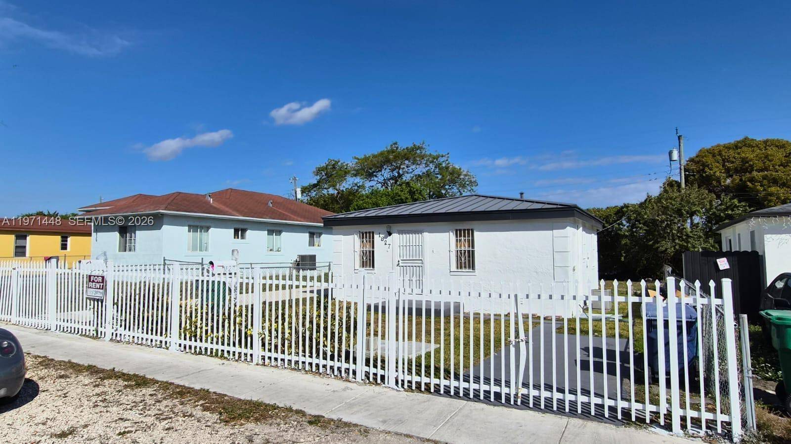 1827 NW 74th TerMiami - picture