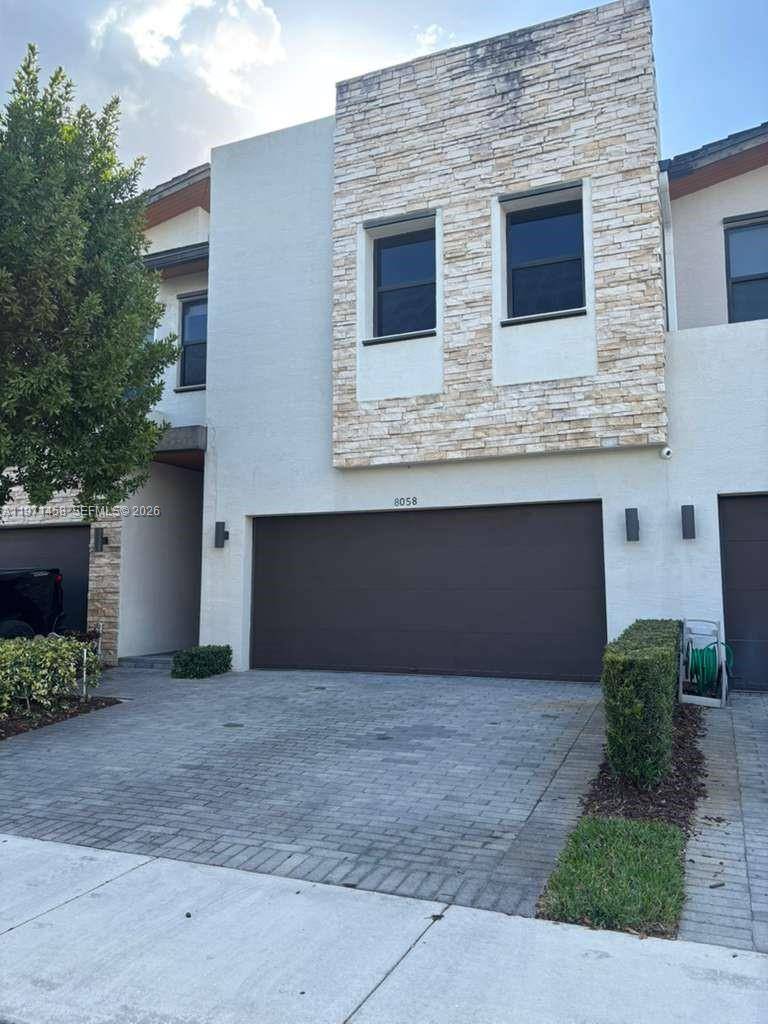 8058 NW 105th CtDoral - picture