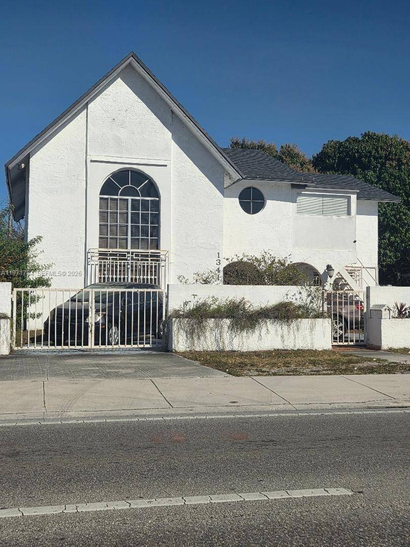 1341 E 8th AveHialeah - picture