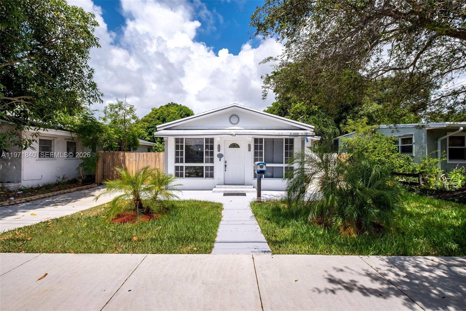 132 SW 2nd AveHallandale Beach - picture