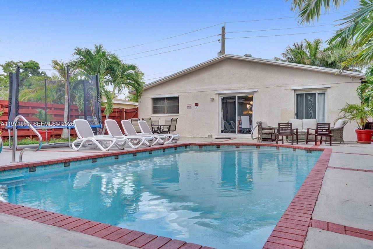 208 SW 2nd AveHallandale Beach - picture