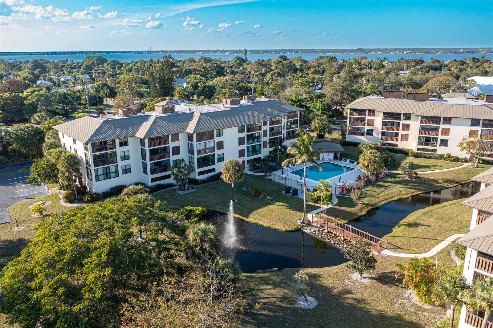 162 SE Saint LucieStuart - ST LUCIE CLUB AND APARTMEN condo unit B403 - picture