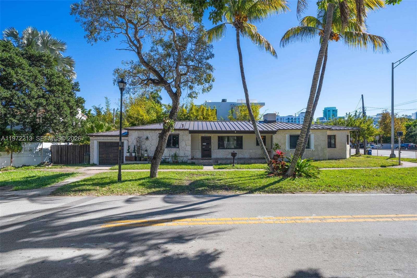 6311 La Gorce DrMiami Beach - picture