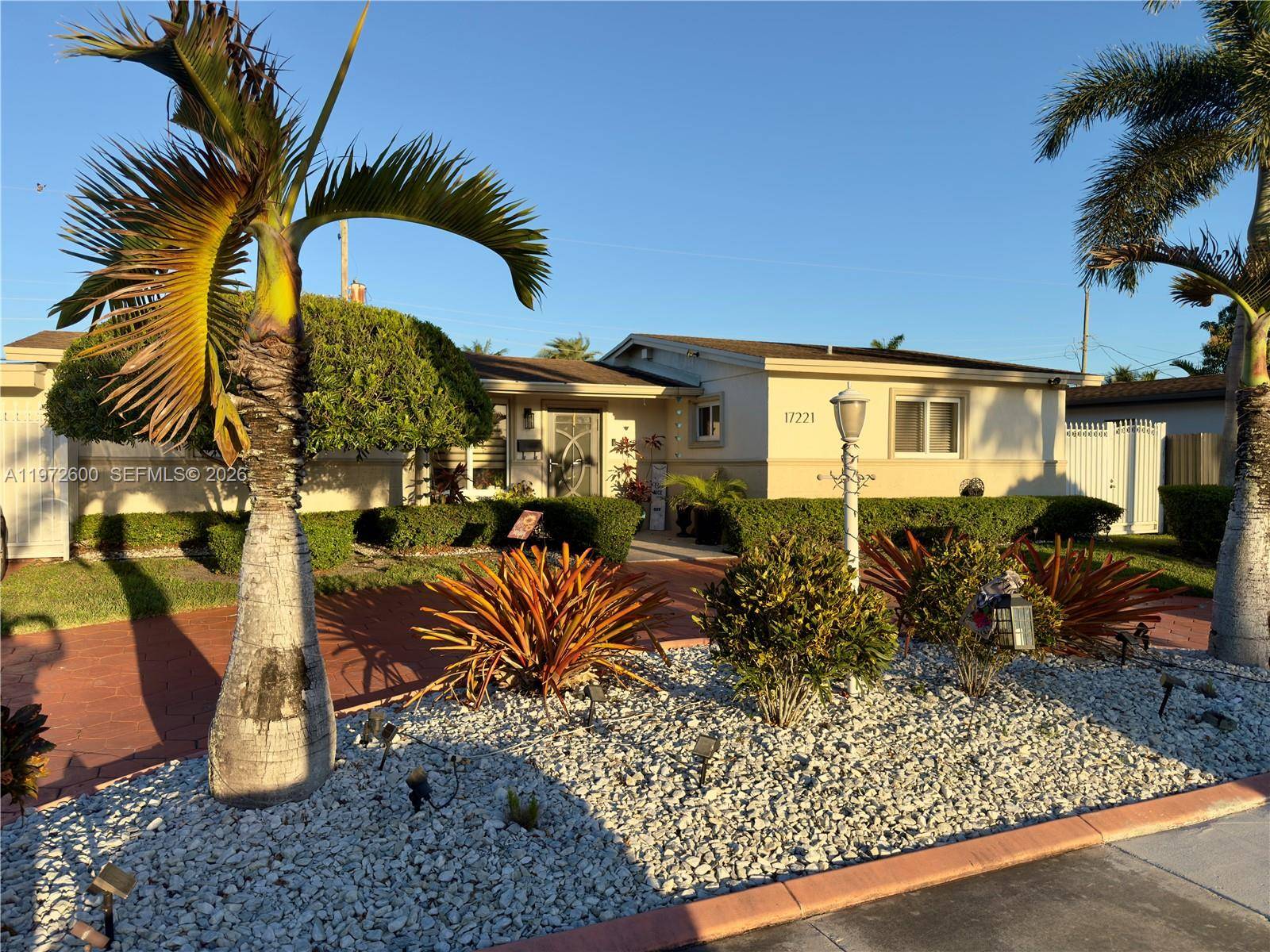 17221 NW 82nd AveHialeah - picture
