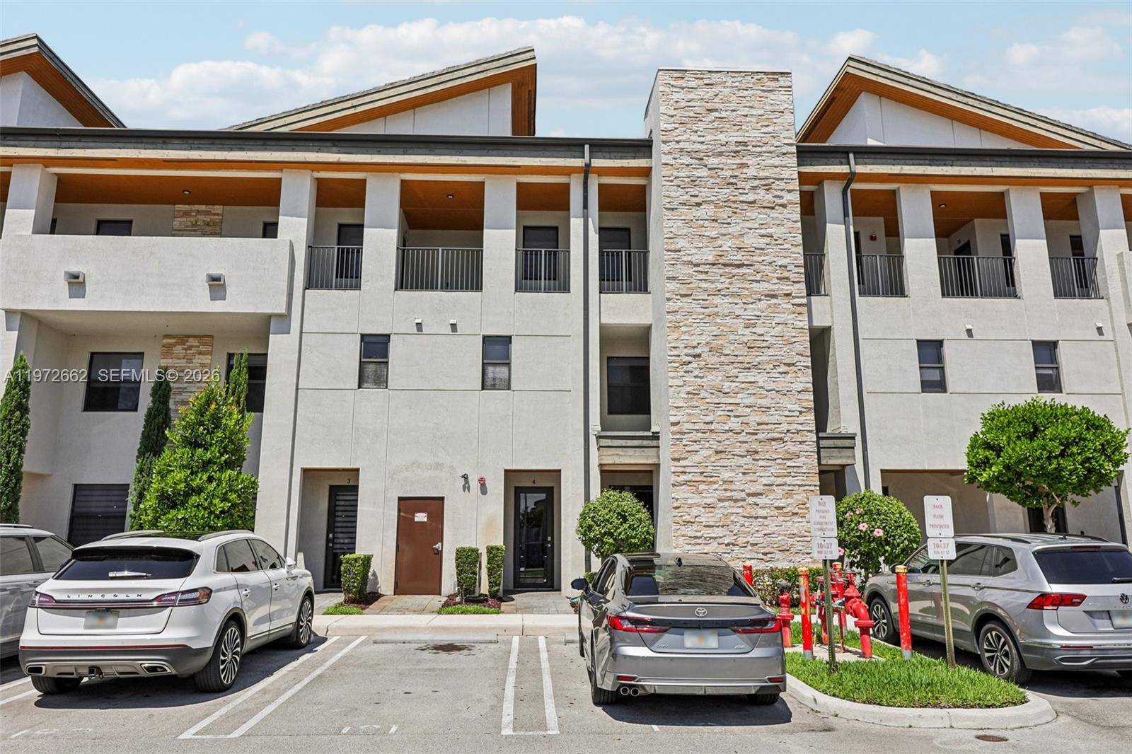 10455 NW 82nd StDoral - HIGHLAND AT PARK CENTRAL condo unit 4 - picture