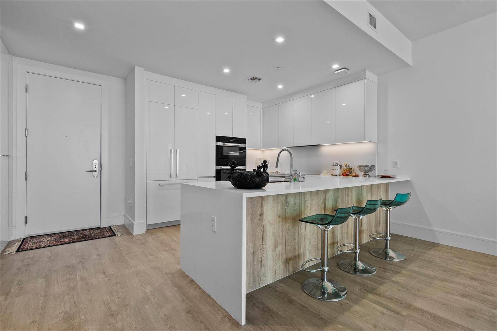 220 Lake ShoreLake Park - Nautilus 220 condo unit 1417 - picture
