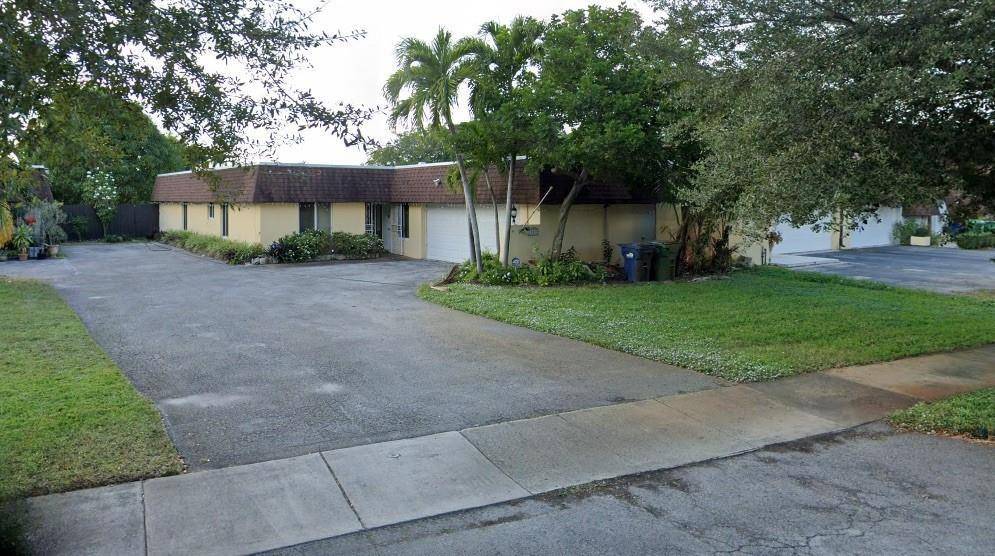 19112 W LakeHialeah - picture