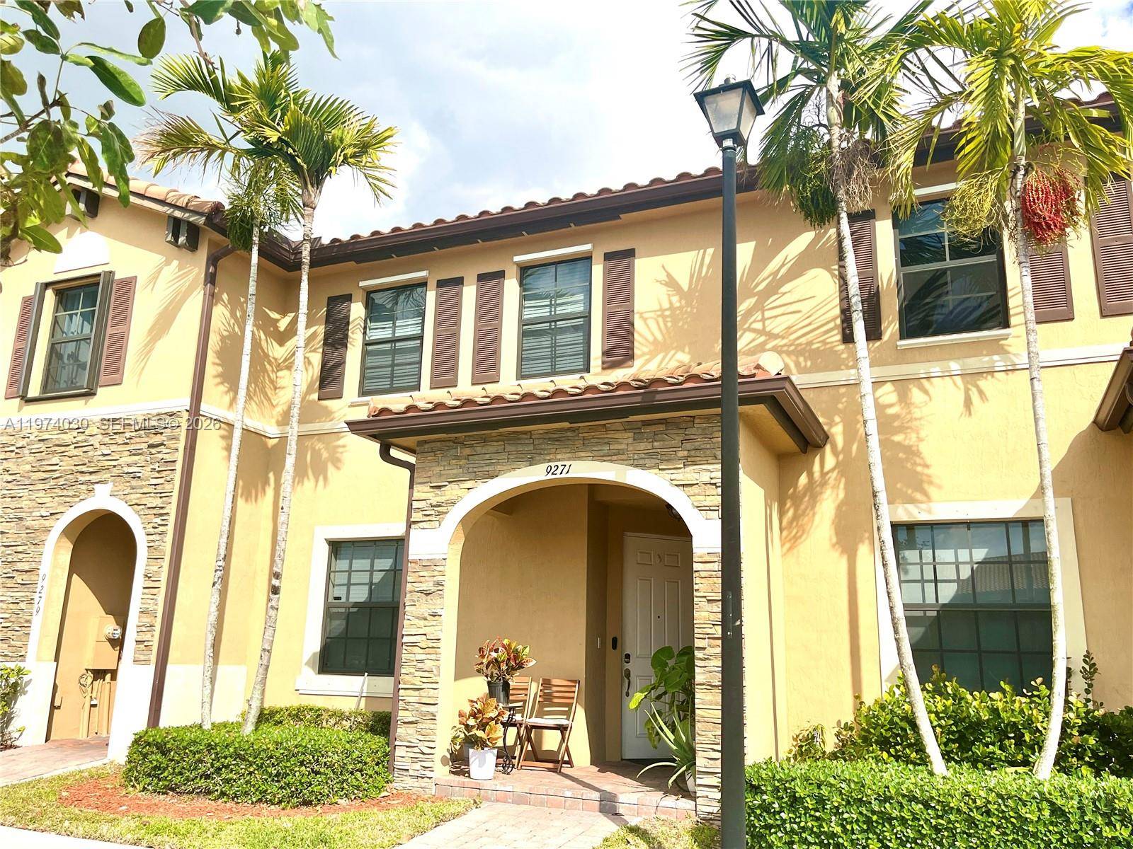 9271 W 33rd LnHialeah - picture