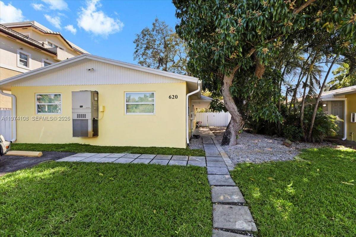 620 SW 10th StFort Lauderdale - picture