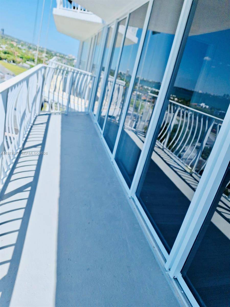 7601 E Treasure DrNorth Bay Village - THE GRANDVIEW PALACE COND condo unit 1406 - picture