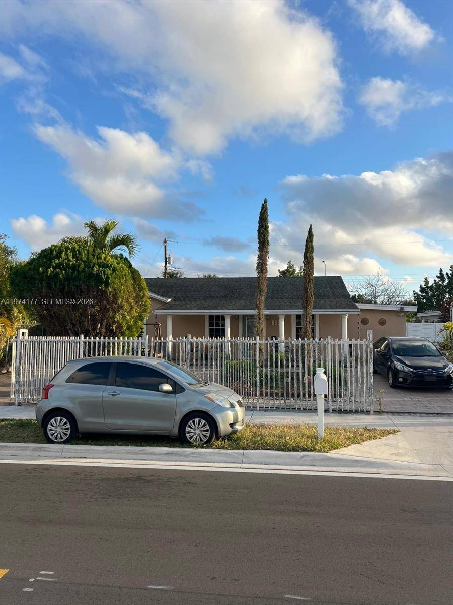 890 SE 3rd PlHialeah - picture