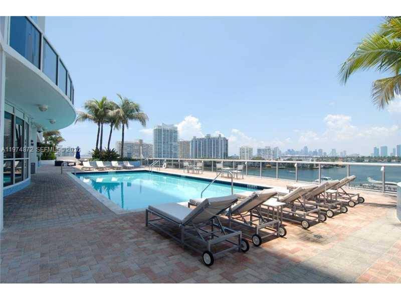 1800 SUNSET HARBOUR DRMiami Beach - Single Family-Annual,Condo condo unit 811 - picture