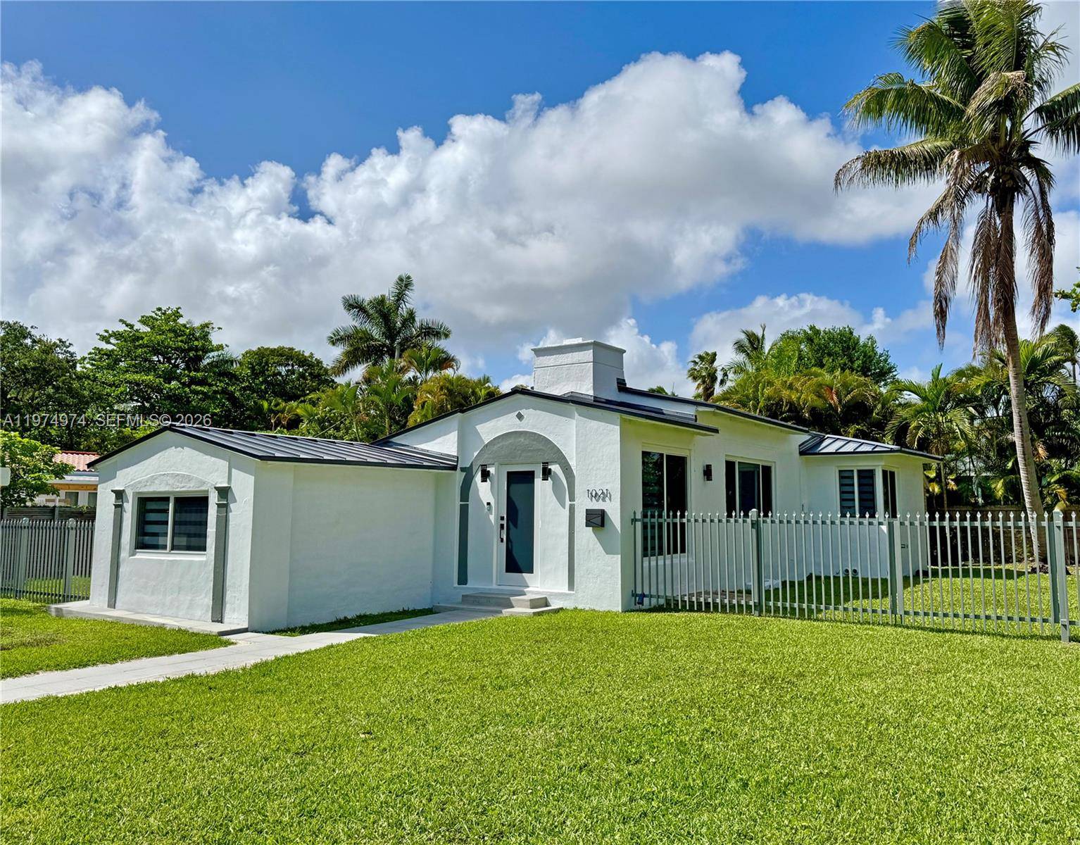 1021 NE 82nd TerMiami - picture