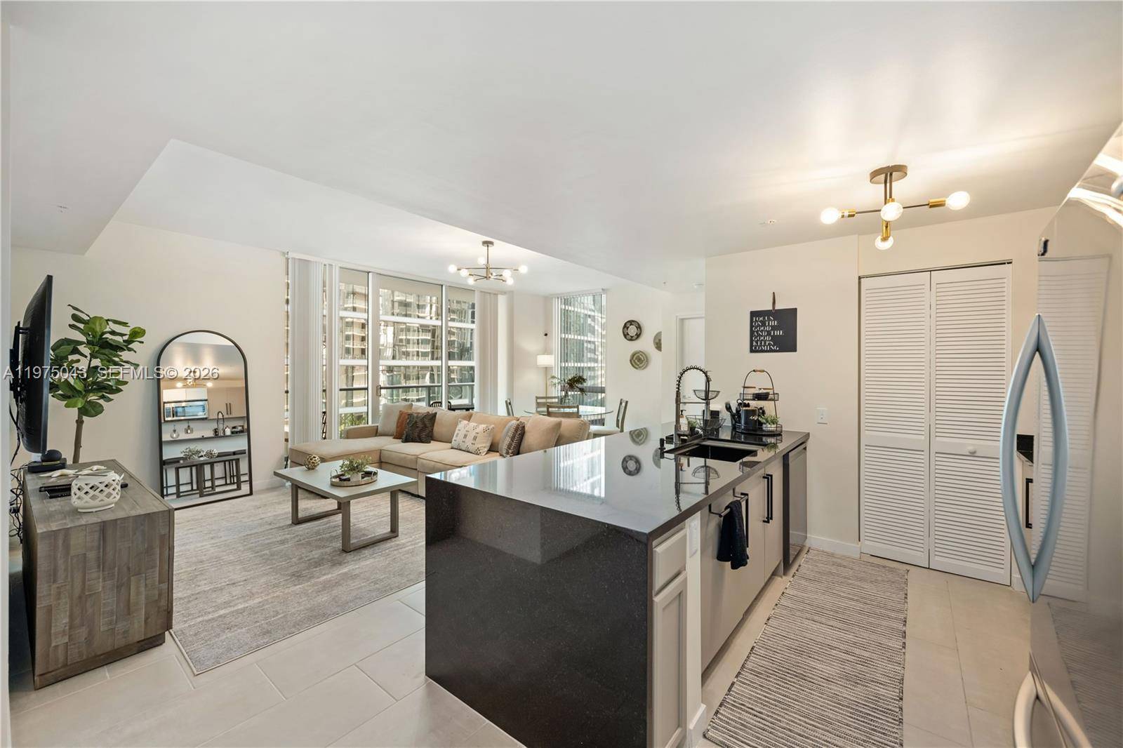 300 S Biscayne BlvdMiami - Condo/Co-Op/Annual,Condo condo unit T-1502 - picture