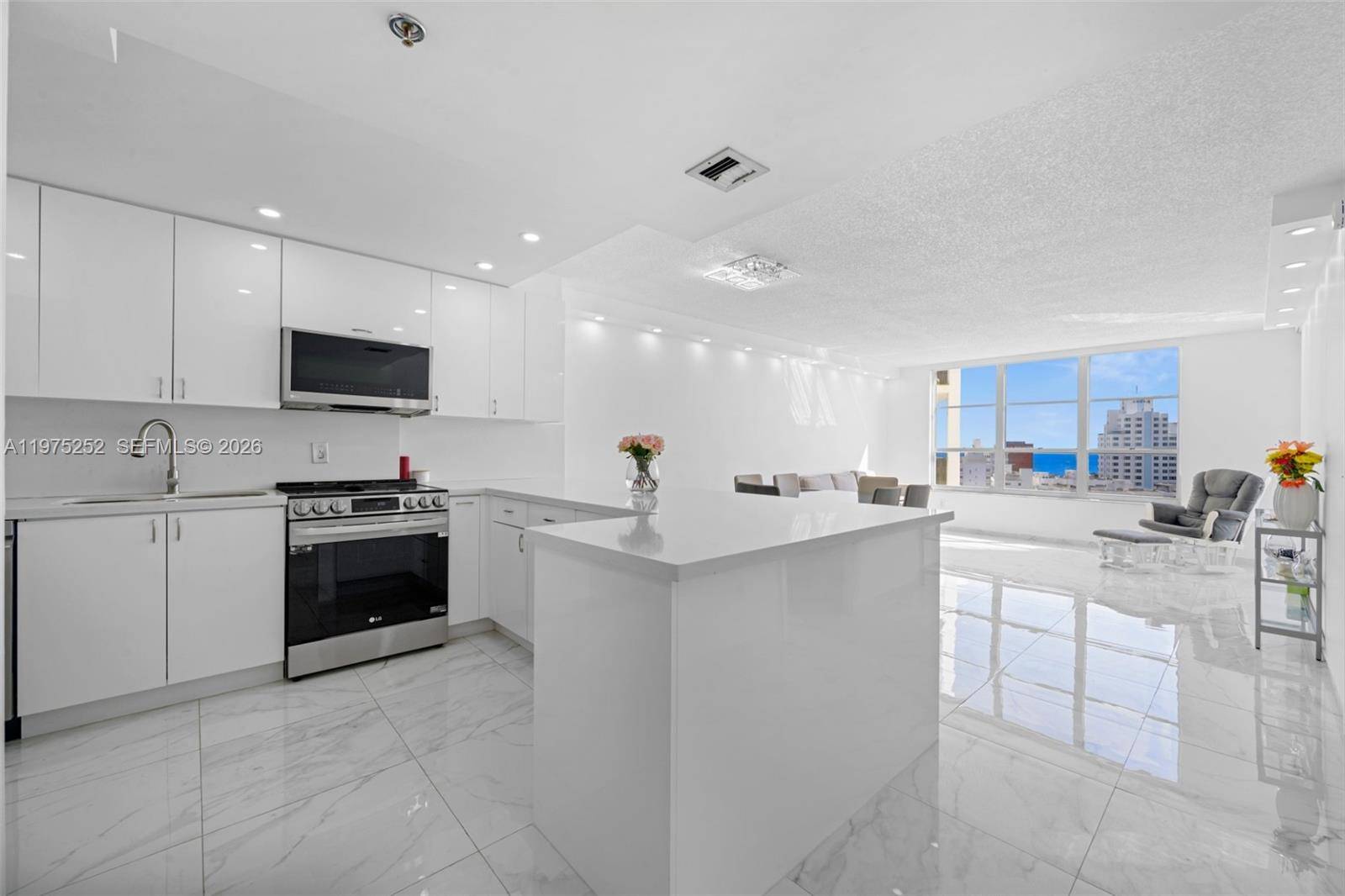 4101 Pine Tree DrMiami Beach - Condo 5+ Stories,Condo condo unit 919 - picture