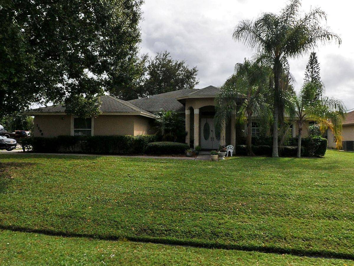 1198 SE PetuniaPort St. Lucie - picture