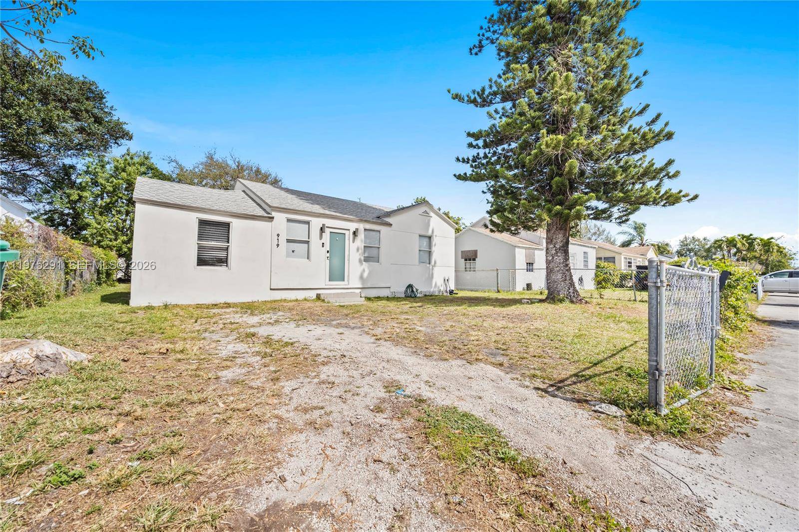 919 NW 66th StMiami - picture