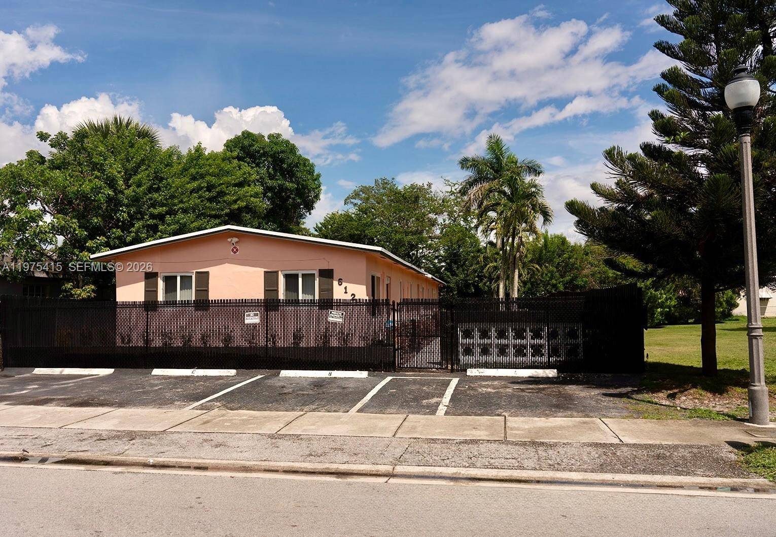 612 NW 10th TerFort Lauderdale - picture