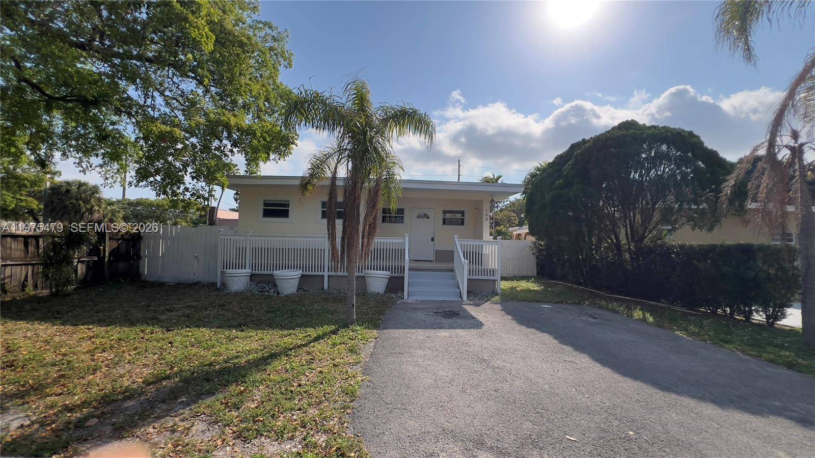 109 SW 1st AveHallandale Beach - picture