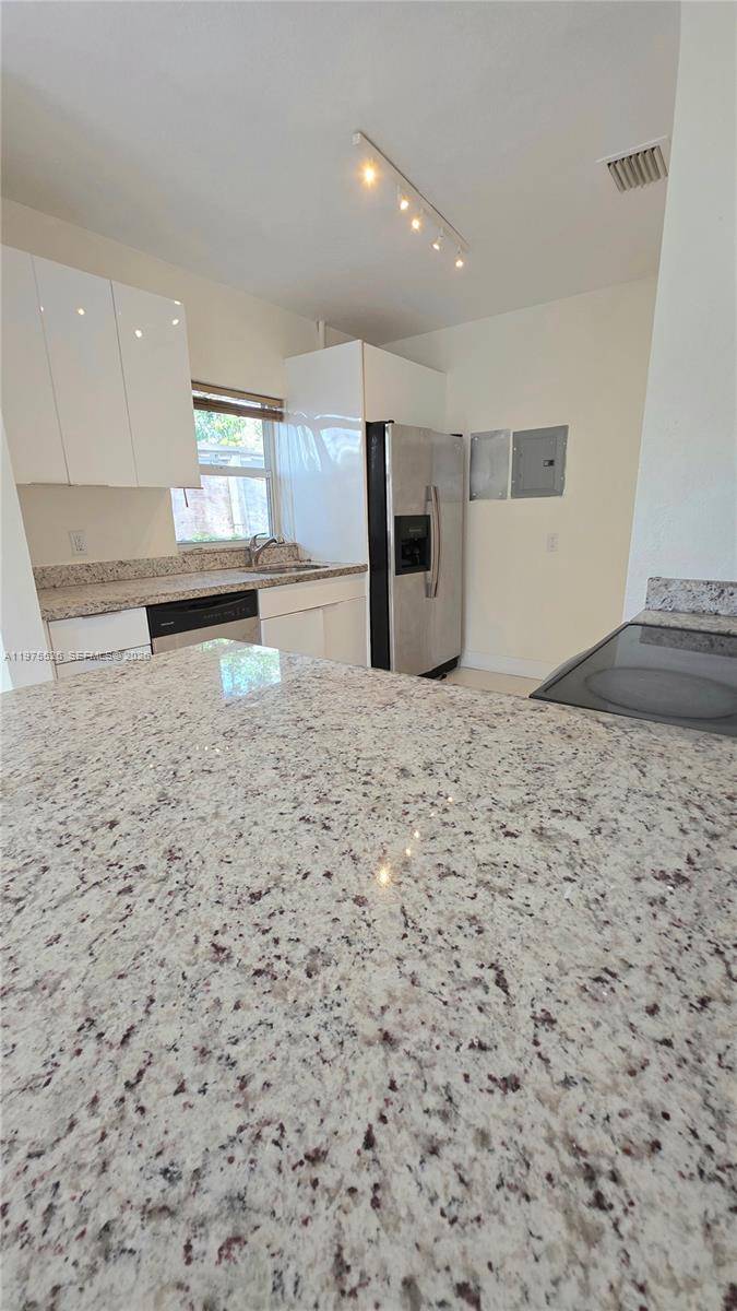 5715 NW 6th AveMiami - picture