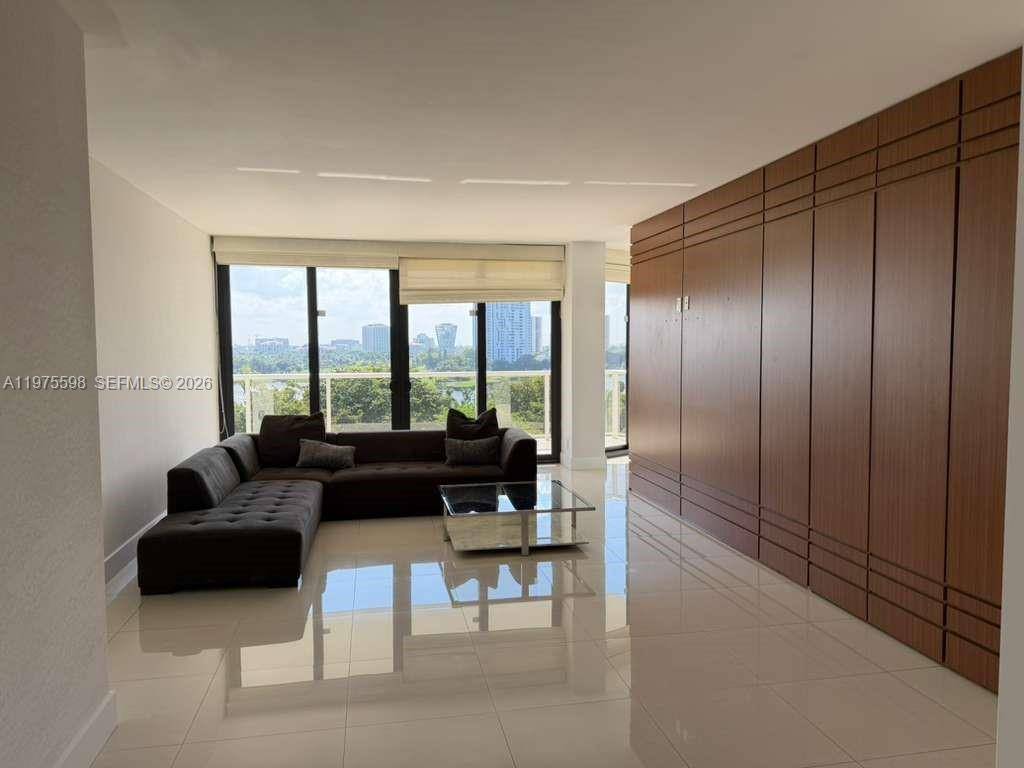 20281 E Country Club DrAventura - Condo/Co-Op/Annual,Condo condo unit 611 - picture