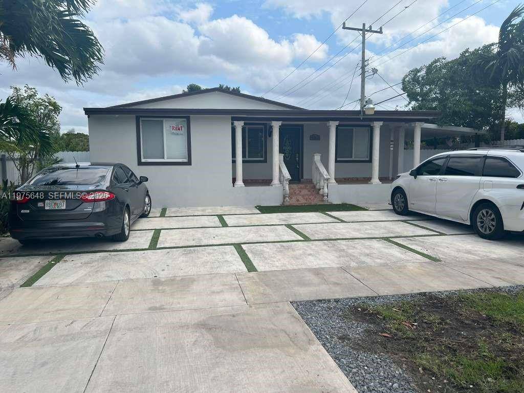 4365 W 1st AveHialeah - picture