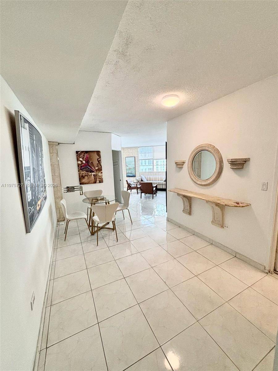 905 Brickell Bay DrMiami - Apartments-Annual,Apartment condo unit 1824 - picture