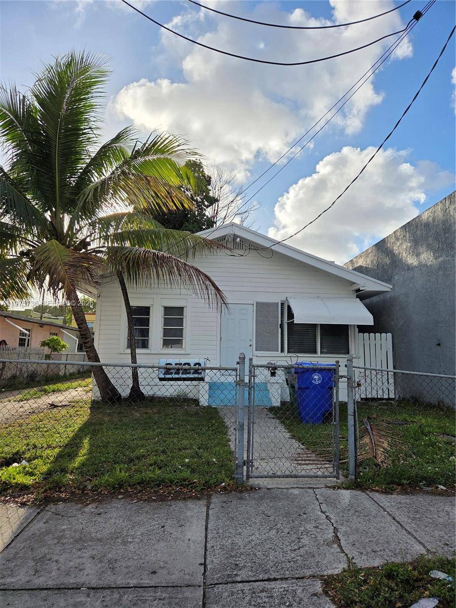 2722 NW 23rd AveMiami - picture