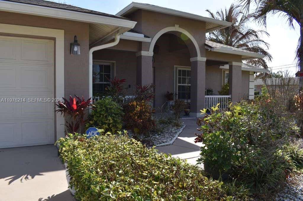 1084 SW Di Lido LnPort St. Lucie - picture