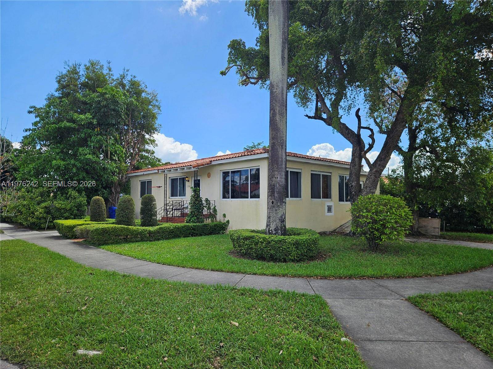 3560 NW 19th StMiami - picture