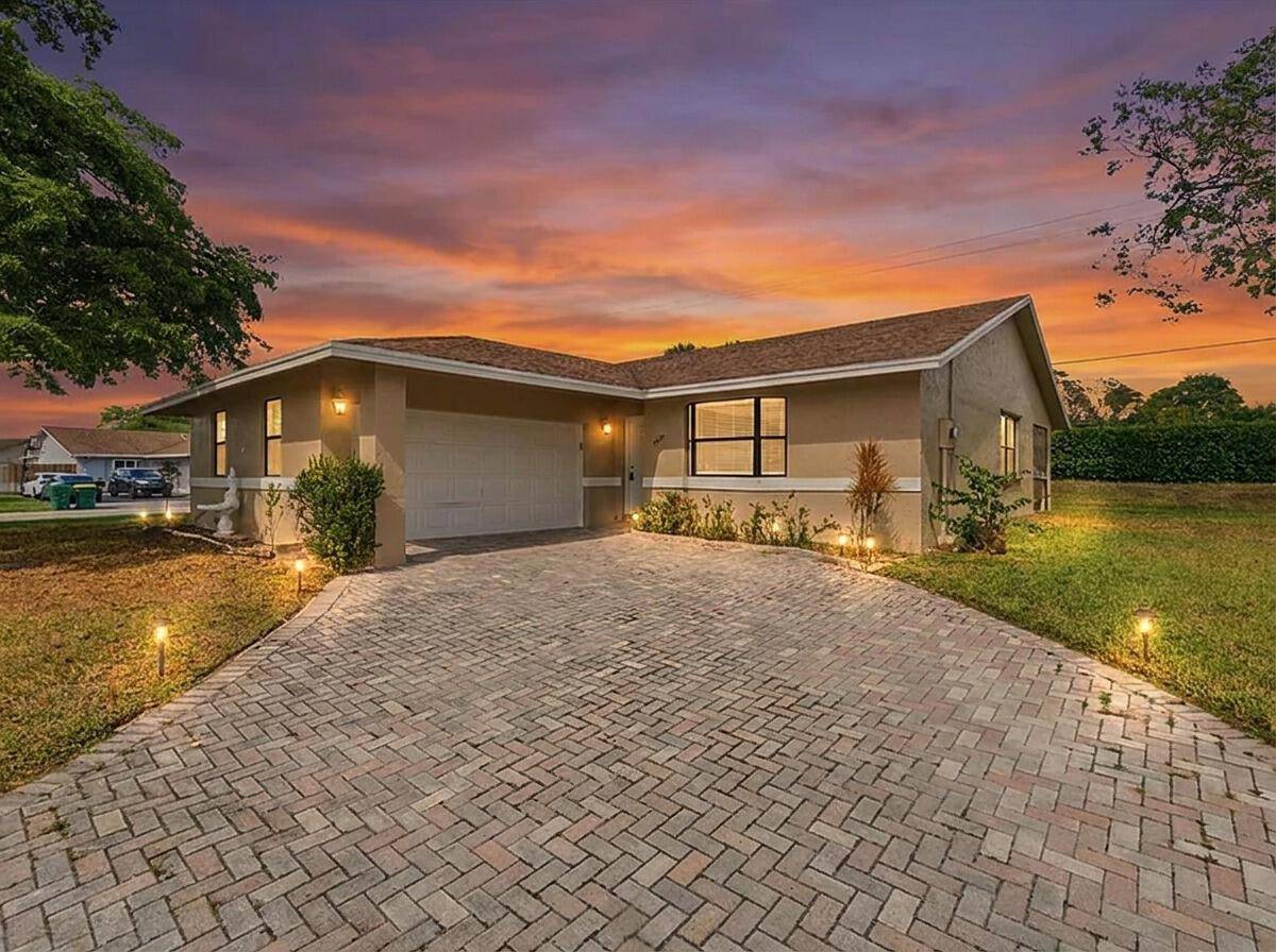 7520 NW 88thTamarac - picture