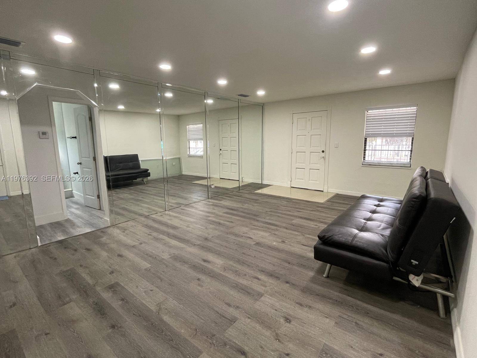 10415 NW 35th AveMiami - picture