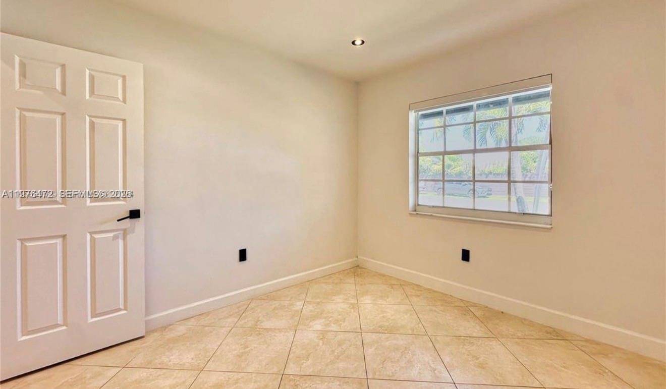 21020 NE 18th CtMiami - picture